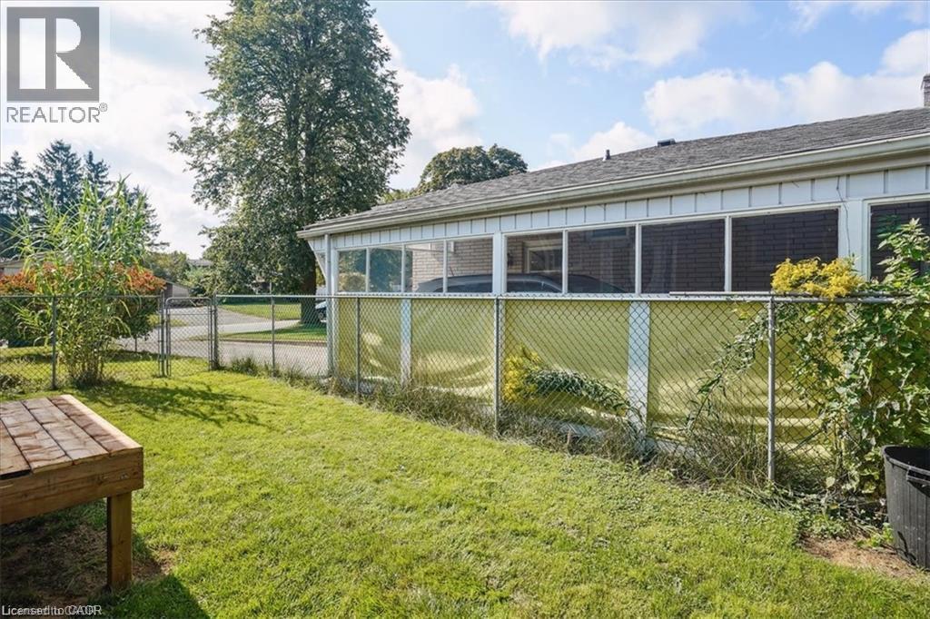 1 Robroy Court Unit# Upper Unit Property Photo 23