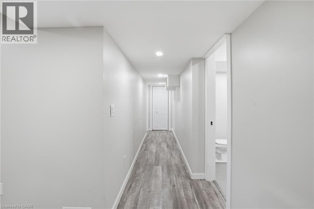 43 Fleming Crescent Unit# Lower Property Photo 6