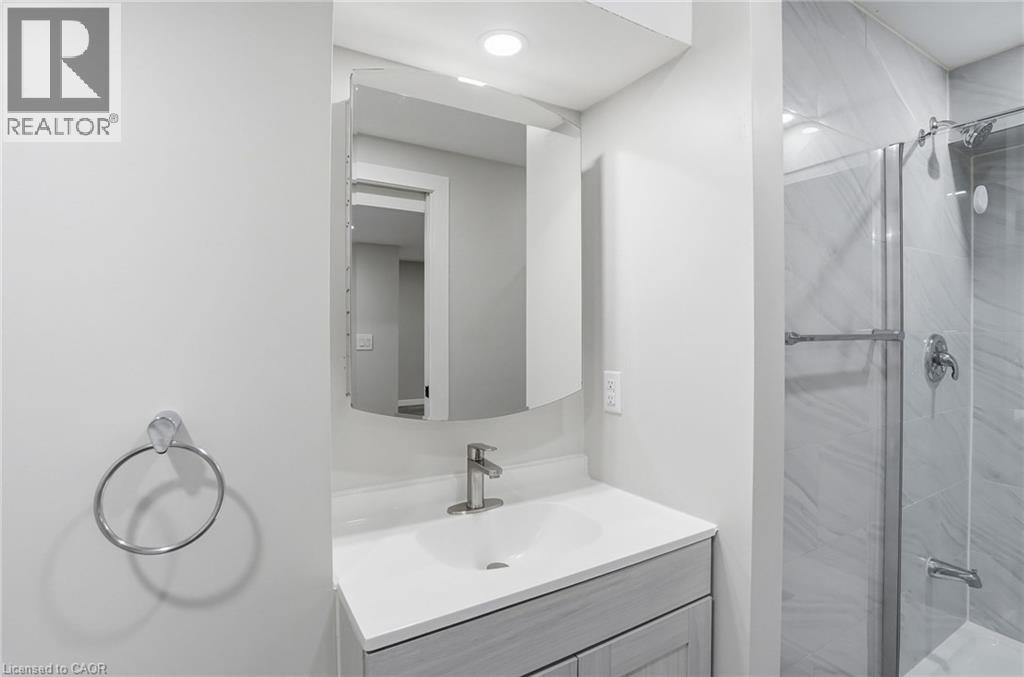 43 Fleming Crescent Unit# Lower Property Photo 8