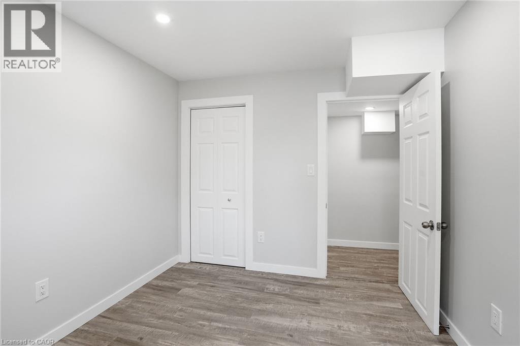 43 Fleming Crescent Unit# Lower Property Photo 9