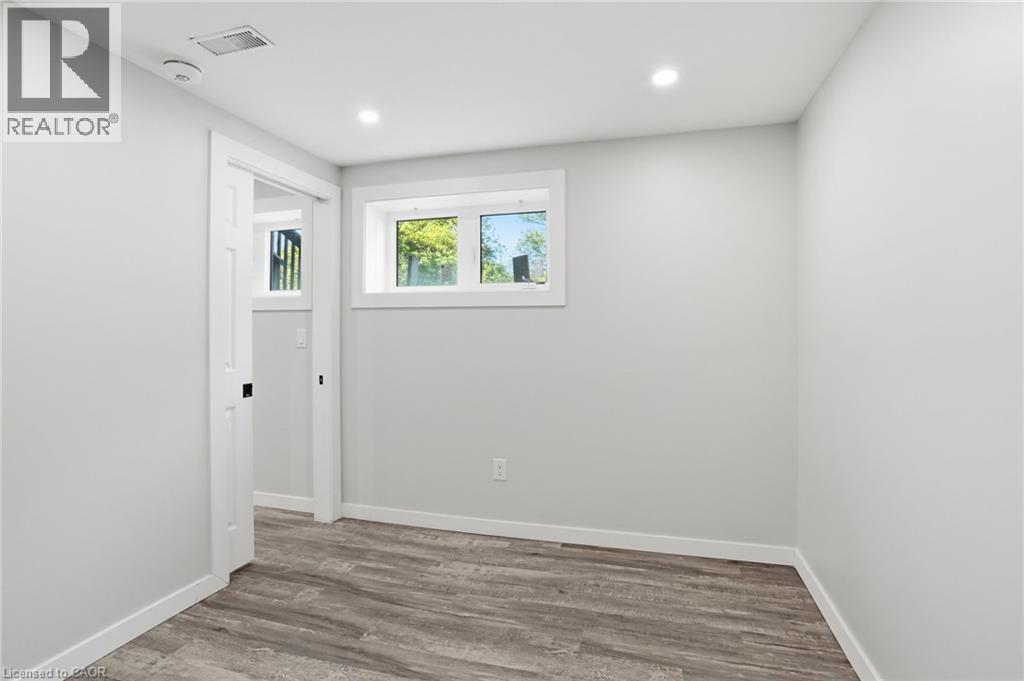 43 Fleming Crescent Unit# Lower Property Photo 10