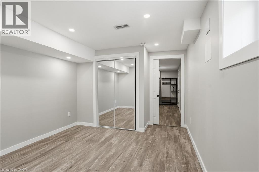 43 Fleming Crescent Unit# Lower Property Photo 13