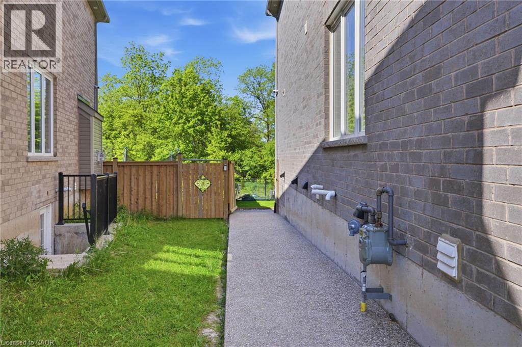 43 Fleming Crescent Unit# Lower Property Photo 17
