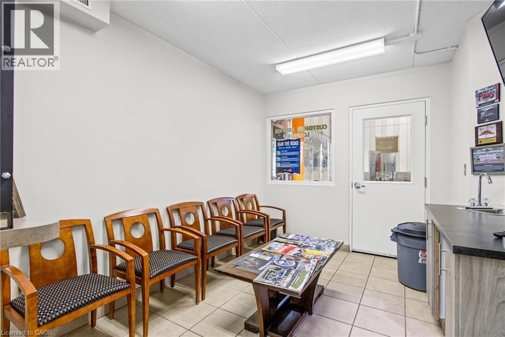 4735 King Street E Property Photo 14