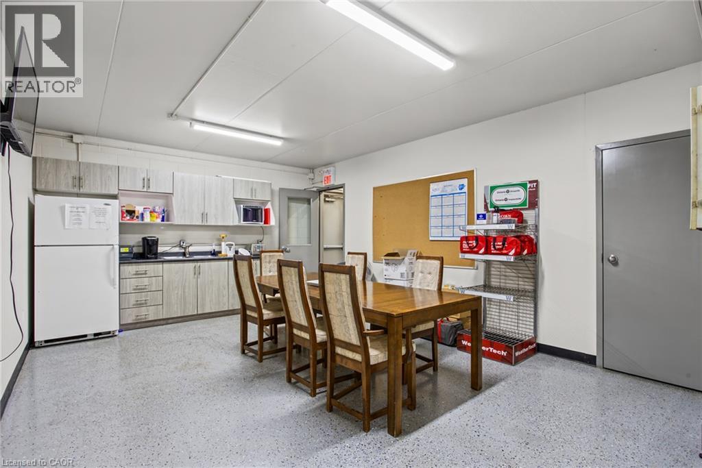 4735 King Street E Property Photo 19