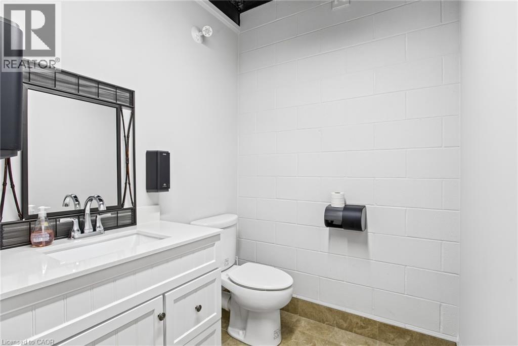 4735 King Street E Property Photo 38