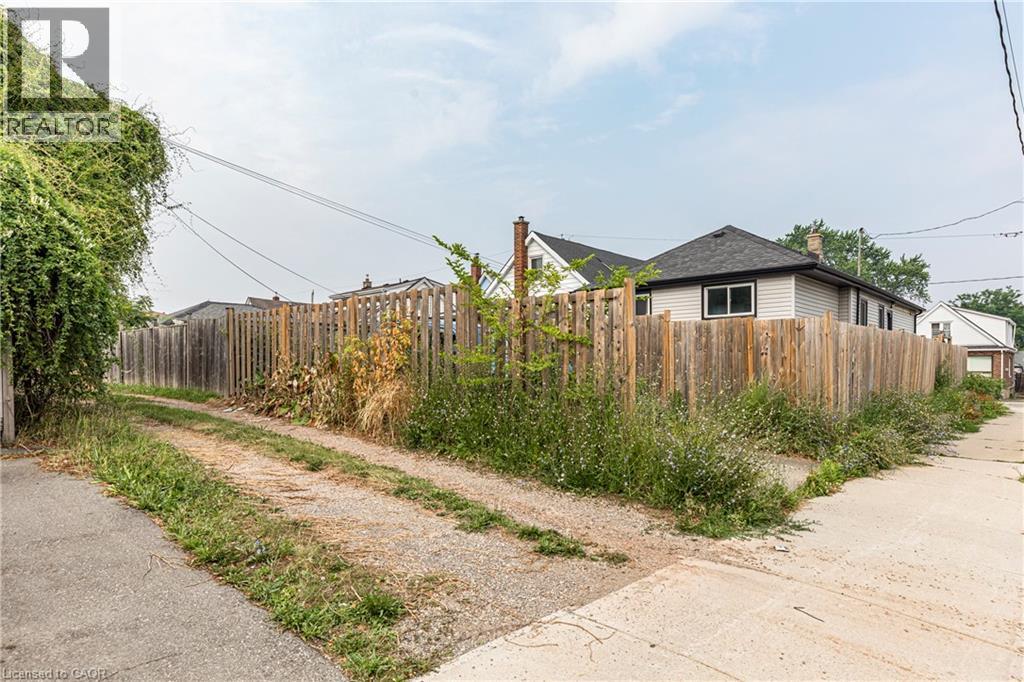 118 Julian Avenue Property Photo 41