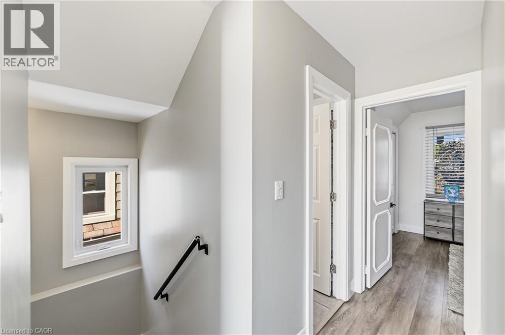138 Cameron Avenue N Property Photo 12