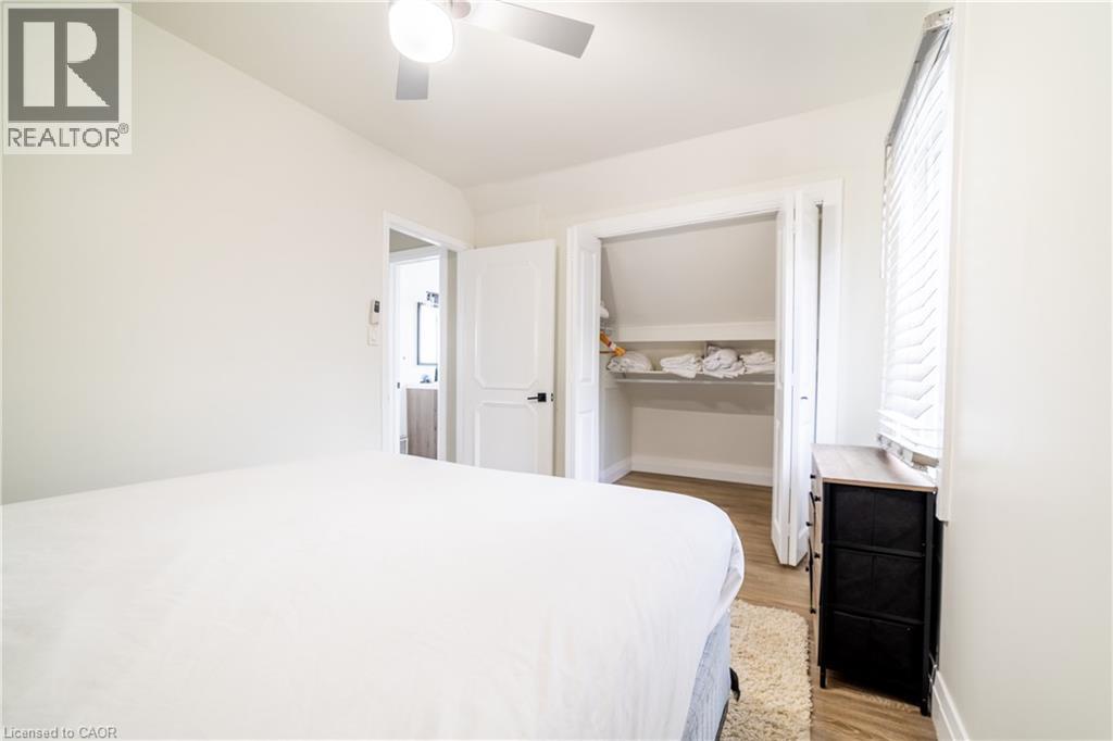 138 Cameron Avenue N Property Photo 21