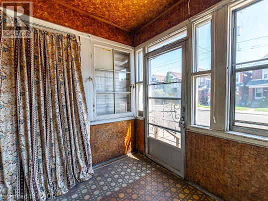 35 Sherman Avenue N Property Photo 7