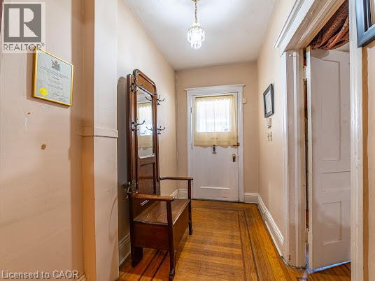 35 Sherman Avenue N Property Photo 8