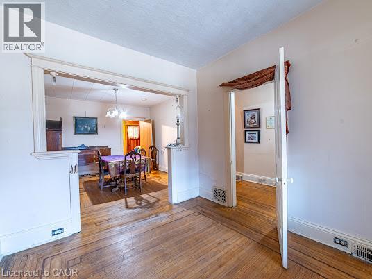 35 Sherman Avenue N Property Photo 10