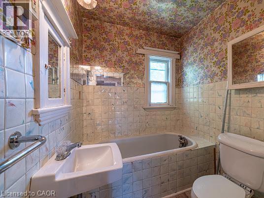 35 Sherman Avenue N Property Photo 16