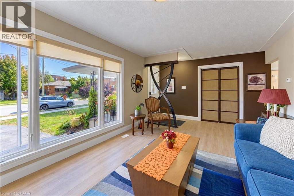 87 Bond Street Property Photo 8