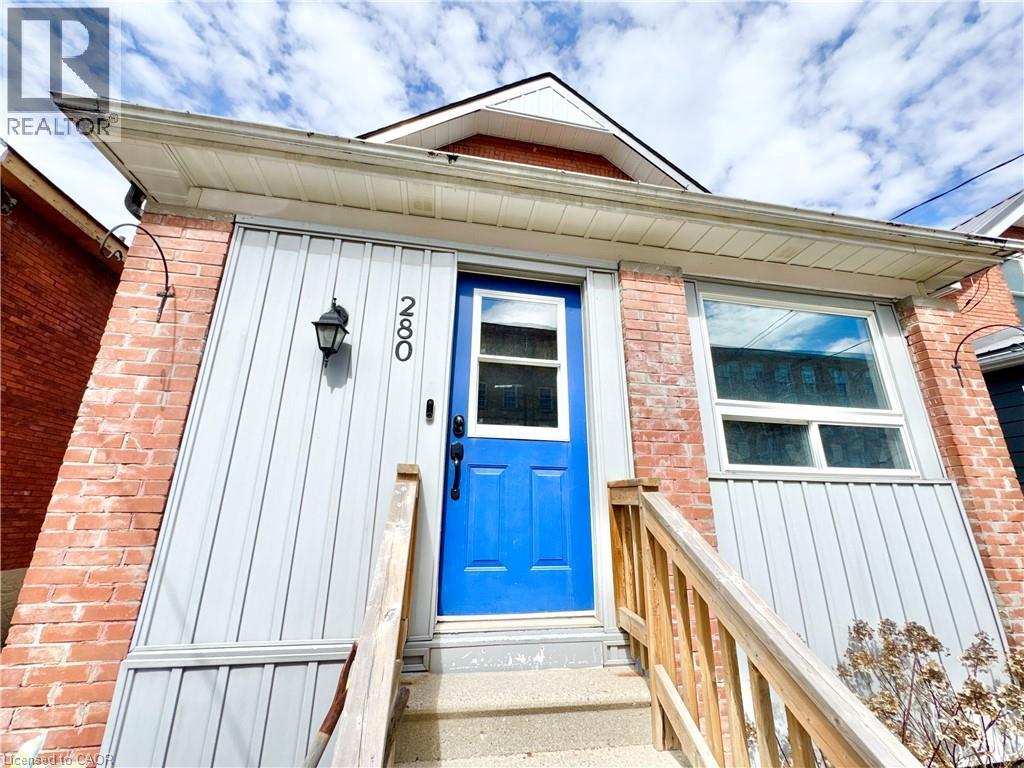 280 Douro Street Property Photo 4