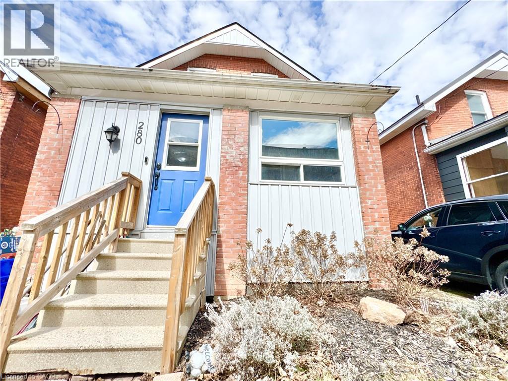 280 Douro Street Property Photo 5
