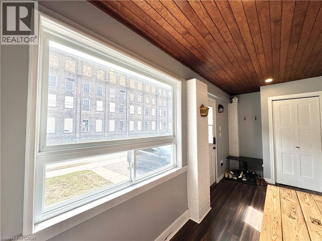 280 Douro Street Property Photo 6