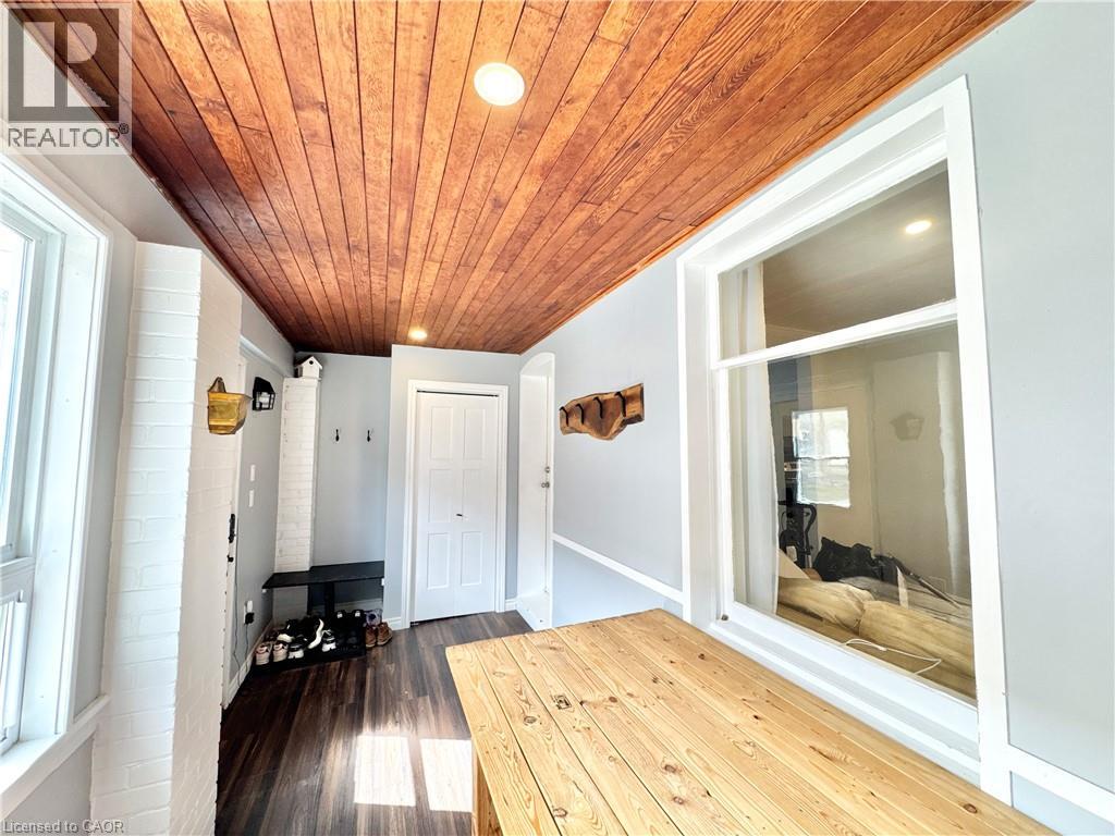 280 Douro Street Property Photo 7