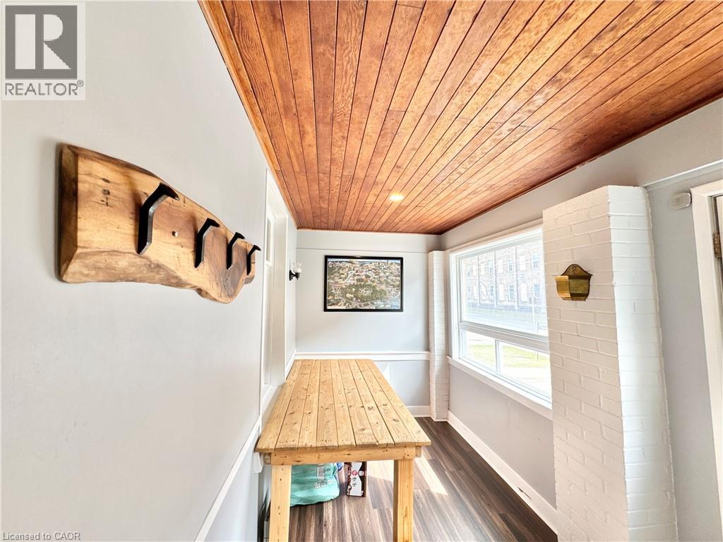 280 Douro Street Property Photo 8