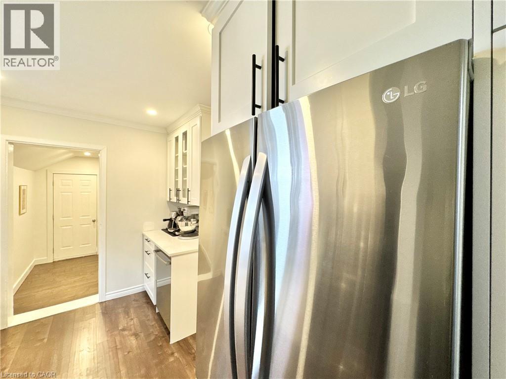 280 Douro Street Property Photo 9
