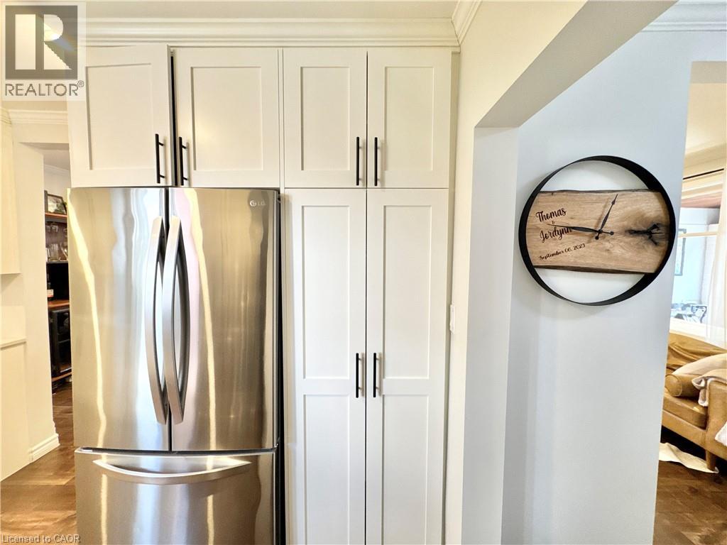 280 Douro Street Property Photo 10