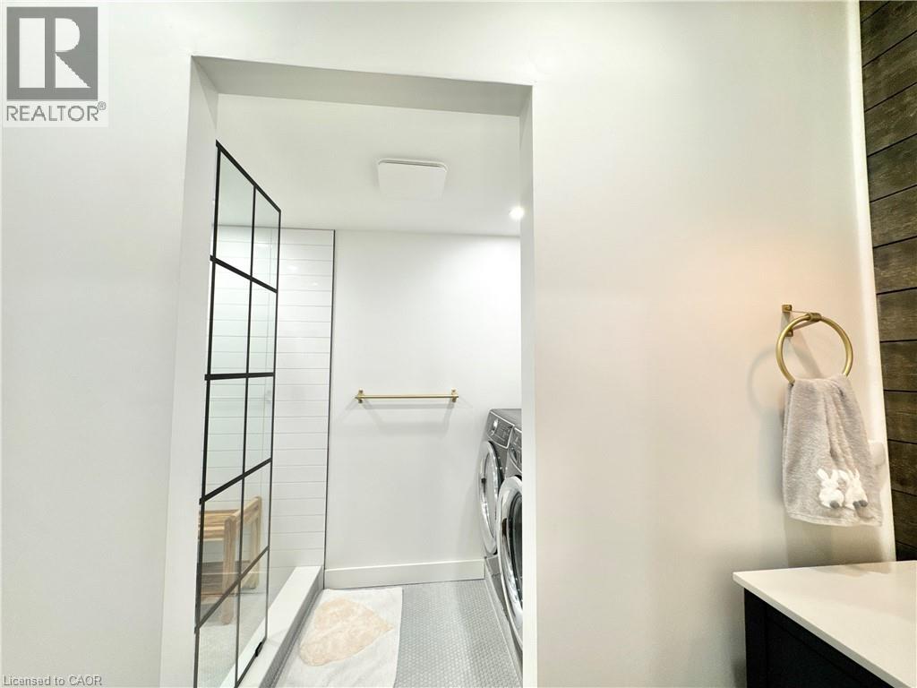 280 Douro Street Property Photo 11
