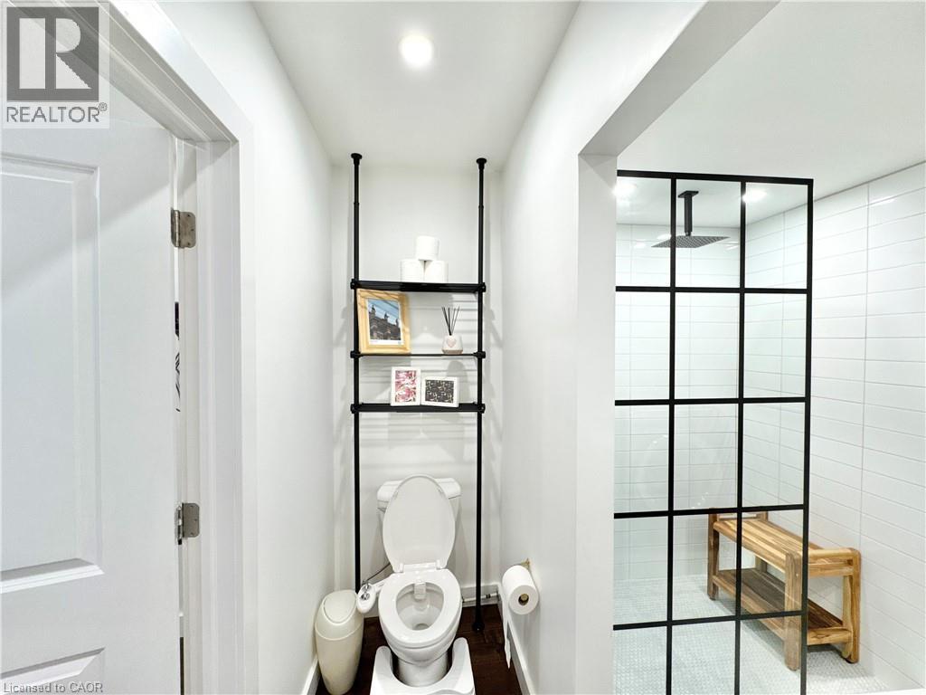 280 Douro Street Property Photo 13