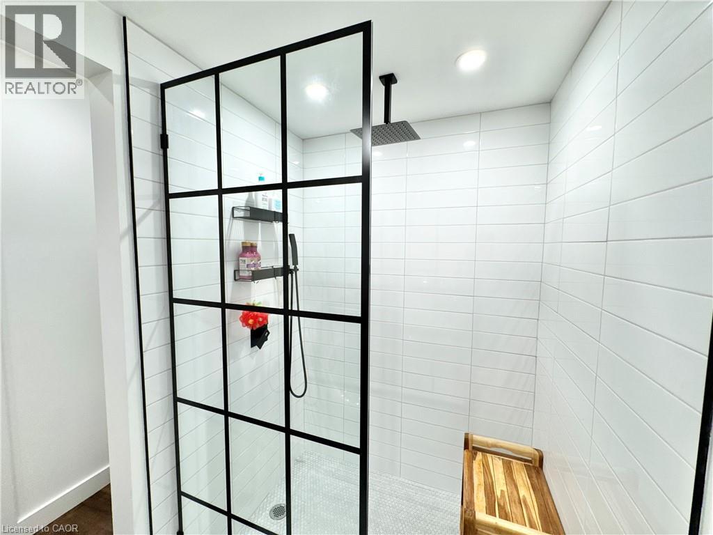 280 Douro Street Property Photo 14