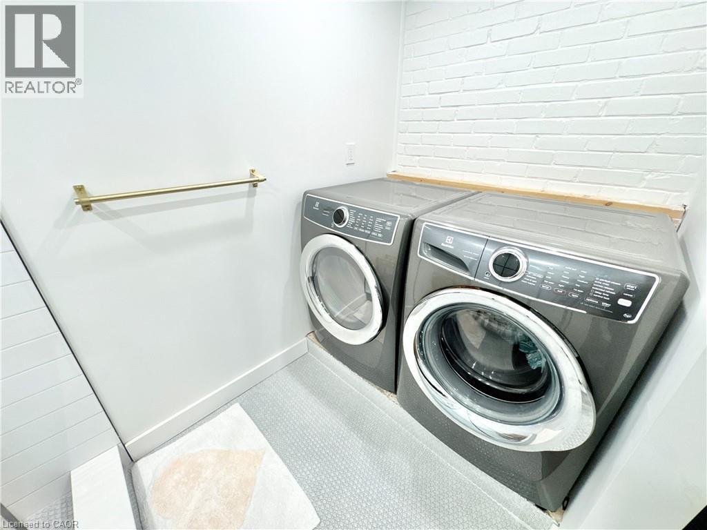 280 Douro Street Property Photo 17