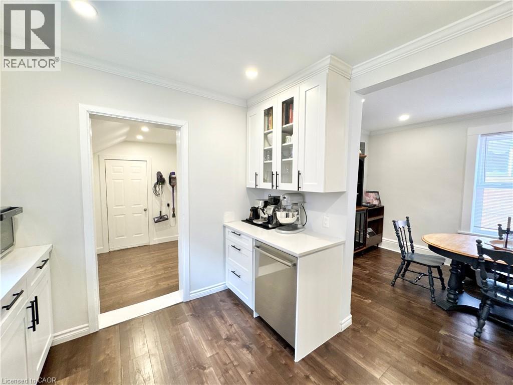 280 Douro Street Property Photo 20