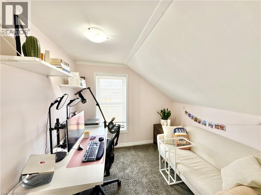 280 Douro Street Property Photo 33