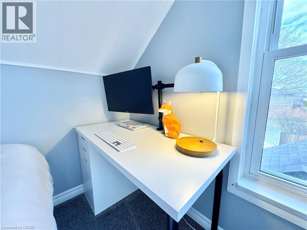 280 Douro Street Property Photo 35