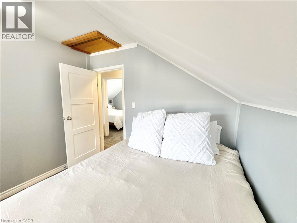 280 Douro Street Property Photo 37