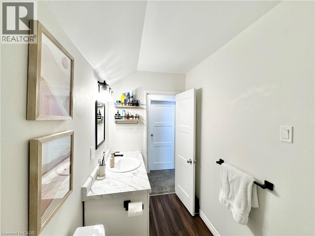 280 Douro Street Property Photo 39