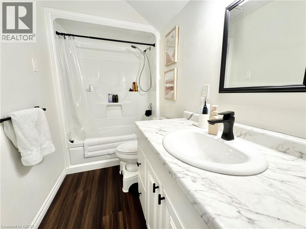 280 Douro Street Property Photo 40