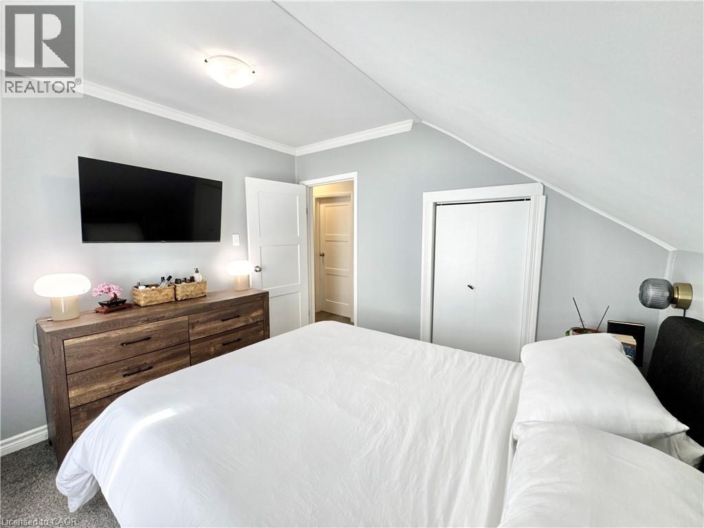 280 Douro Street Property Photo 43