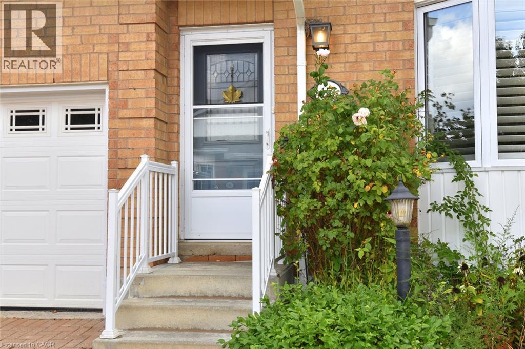 157 Silverbirch Boulevard Property Photo 2