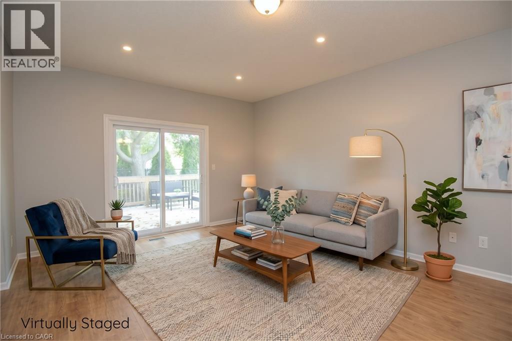 157 Silverbirch Boulevard Property Photo 4