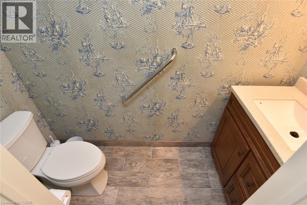 157 Silverbirch Boulevard Property Photo 8