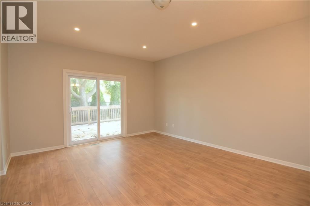 157 Silverbirch Boulevard Property Photo 29