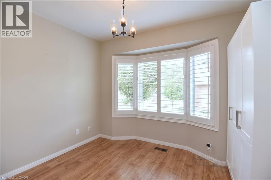 157 Silverbirch Boulevard Property Photo 33