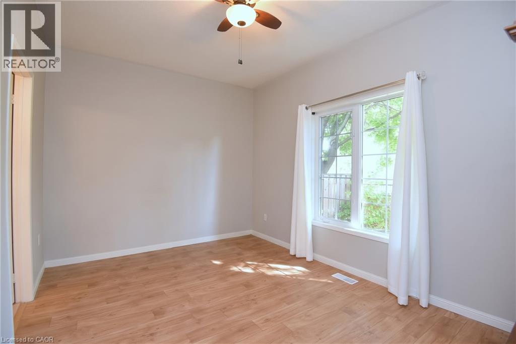 157 Silverbirch Boulevard Property Photo 34