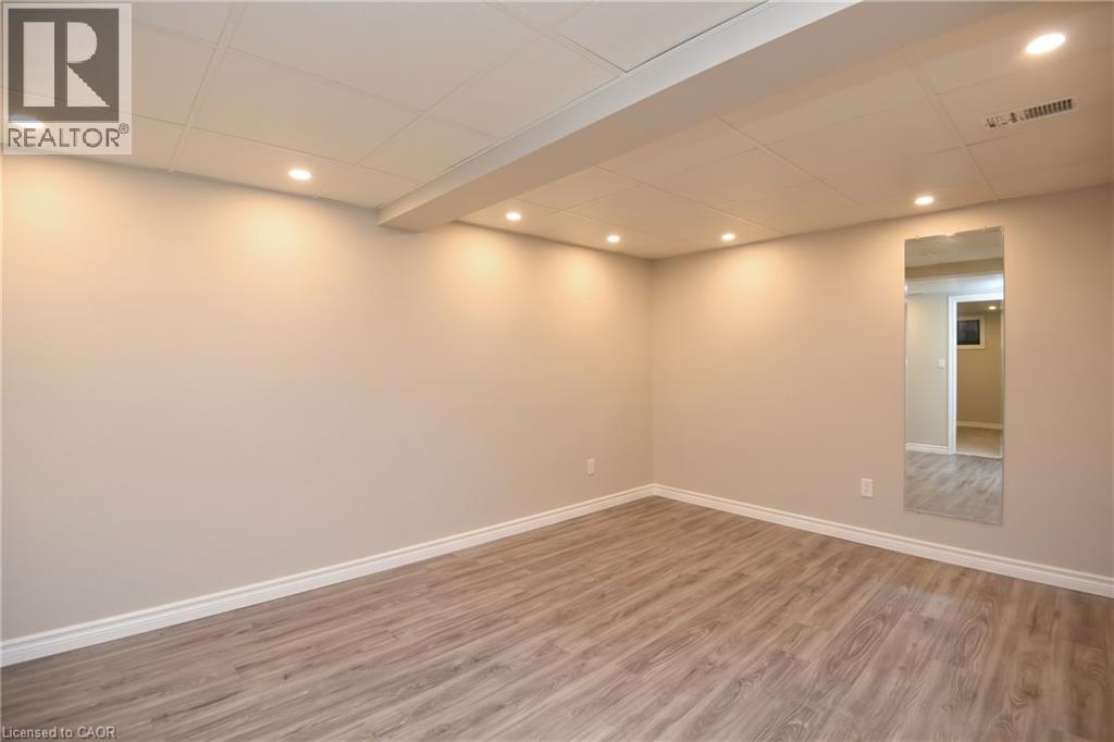 157 Silverbirch Boulevard Property Photo 37