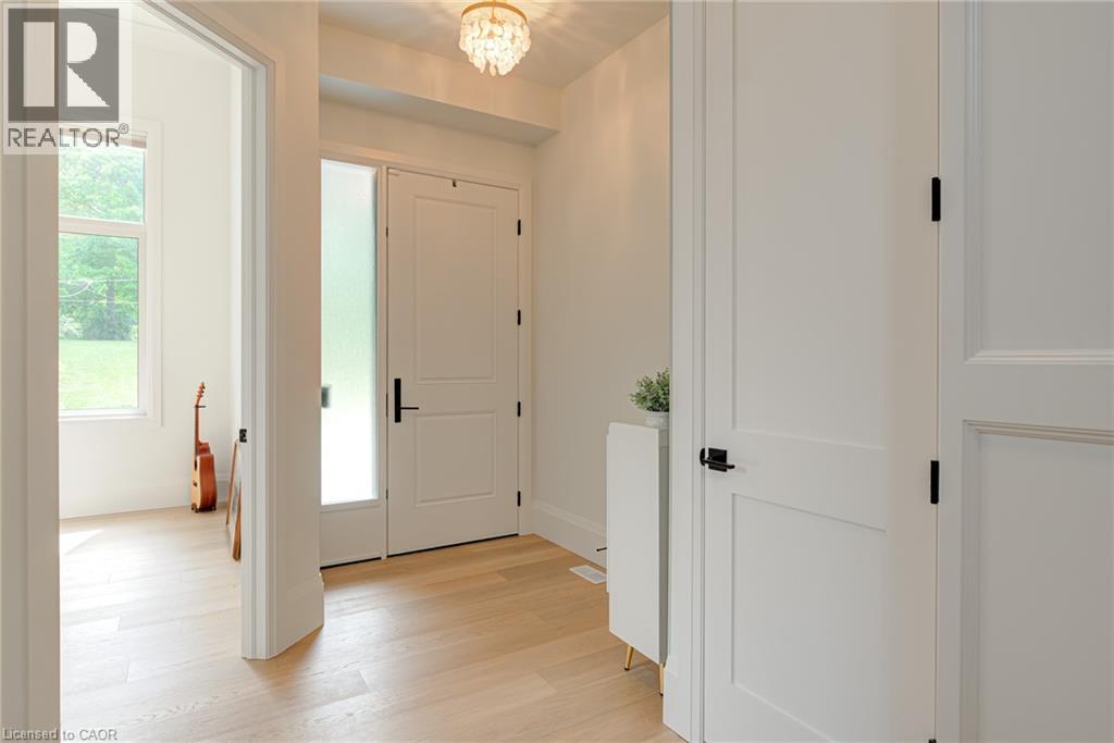 90 Margaret Avenue N Unit# A Property Photo 8