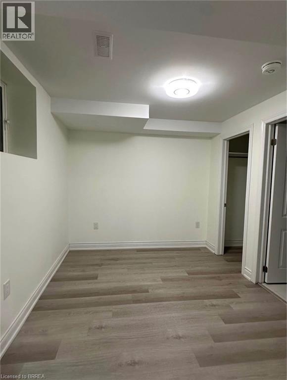 5 Munro Circle Unit# Lower Property Photo 4