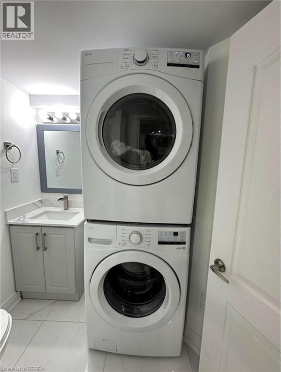 5 Munro Circle Unit# Lower Property Photo 7