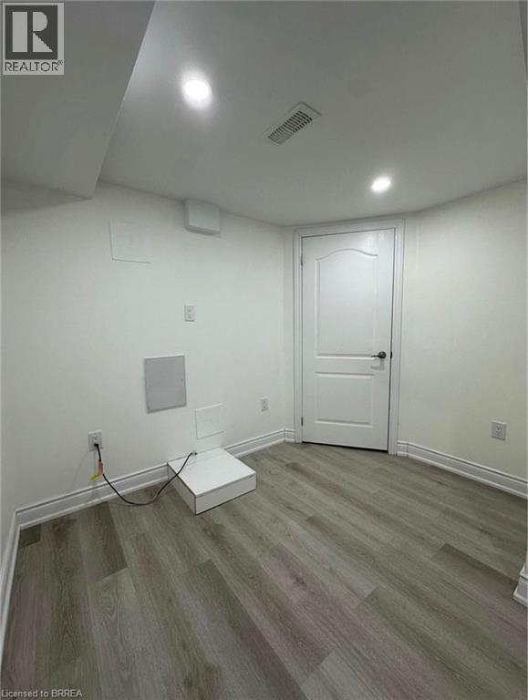 5 Munro Circle Unit# Lower Property Photo 9