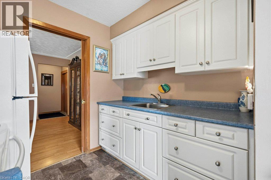88 Bond Street Property Photo 8