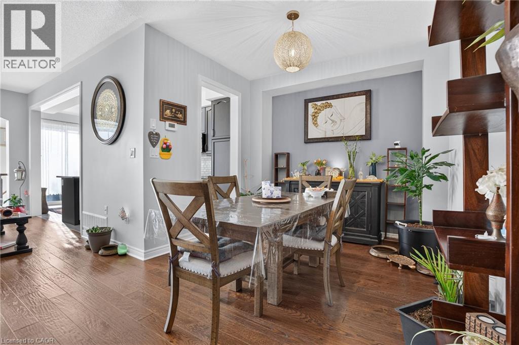 10 Maplerun Street Property Photo 9
