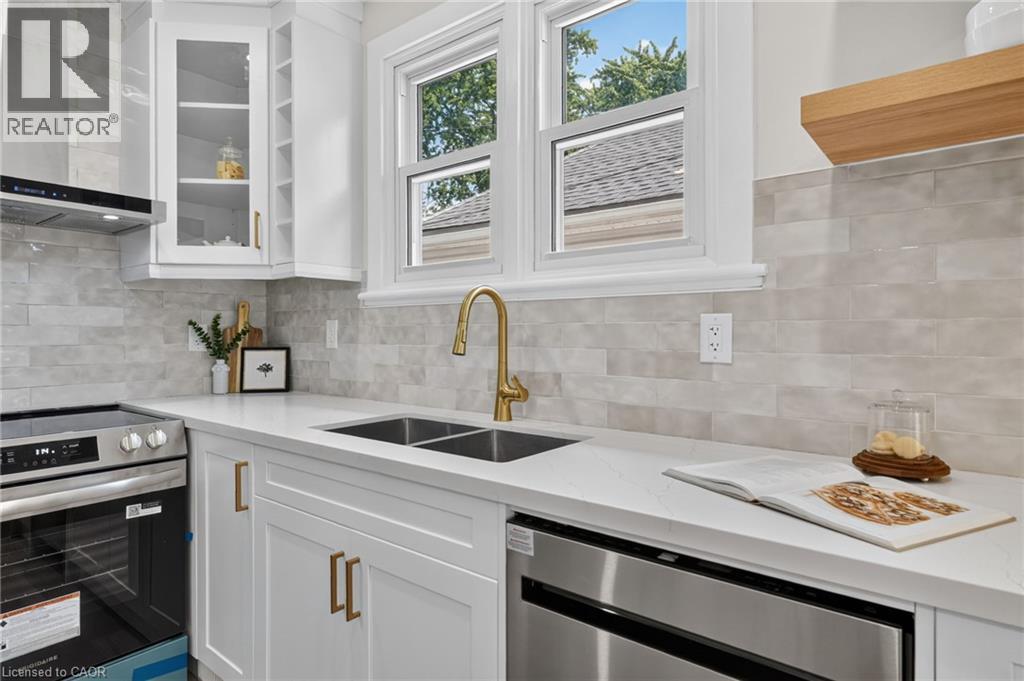 43 Brucedale Avenue E Property Photo 11